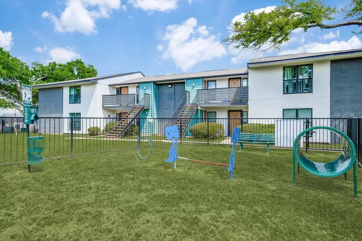 Melville Apartments 11201 E Lake Highlands Dr, Dallas, TX 75218