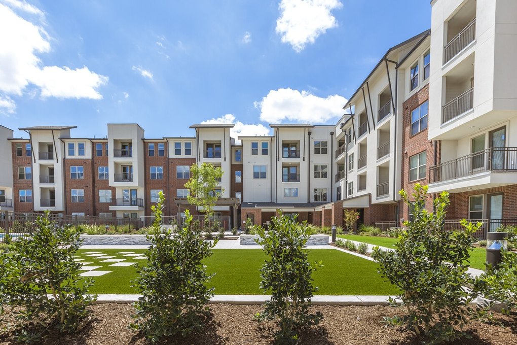 1240 E Pleasant Run Rd, Cedar Hill, TX 75104