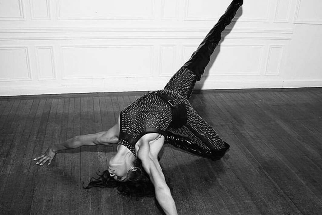 What is Vogue Dancing? Arabesque