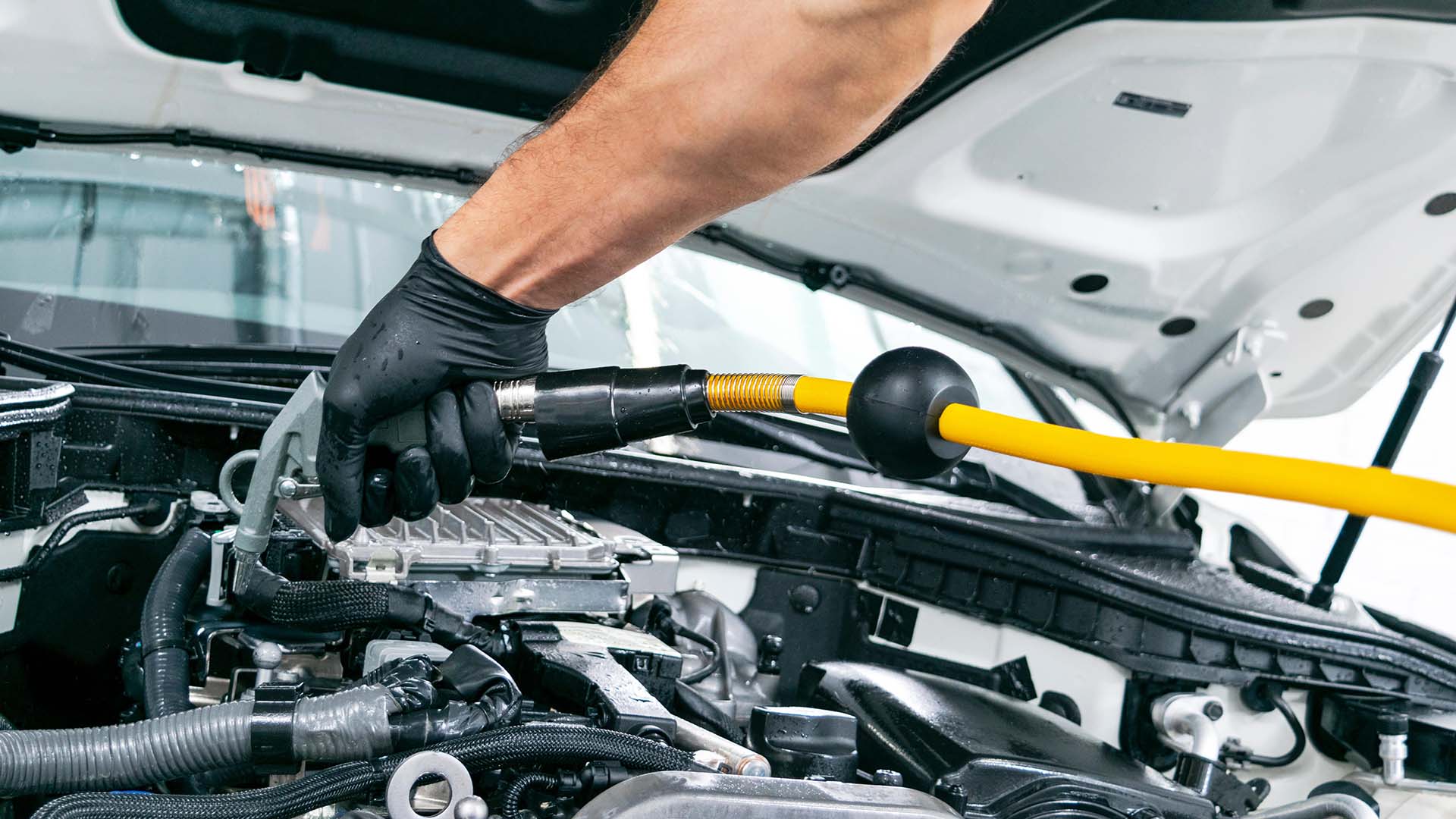 كيفية تنظيف المحرك Arabs Auto