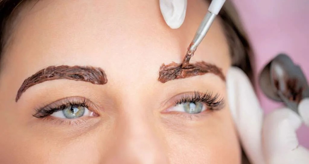 Book a Combined Eyebrow & Eyelash Tint in Dublin Araya Beauty