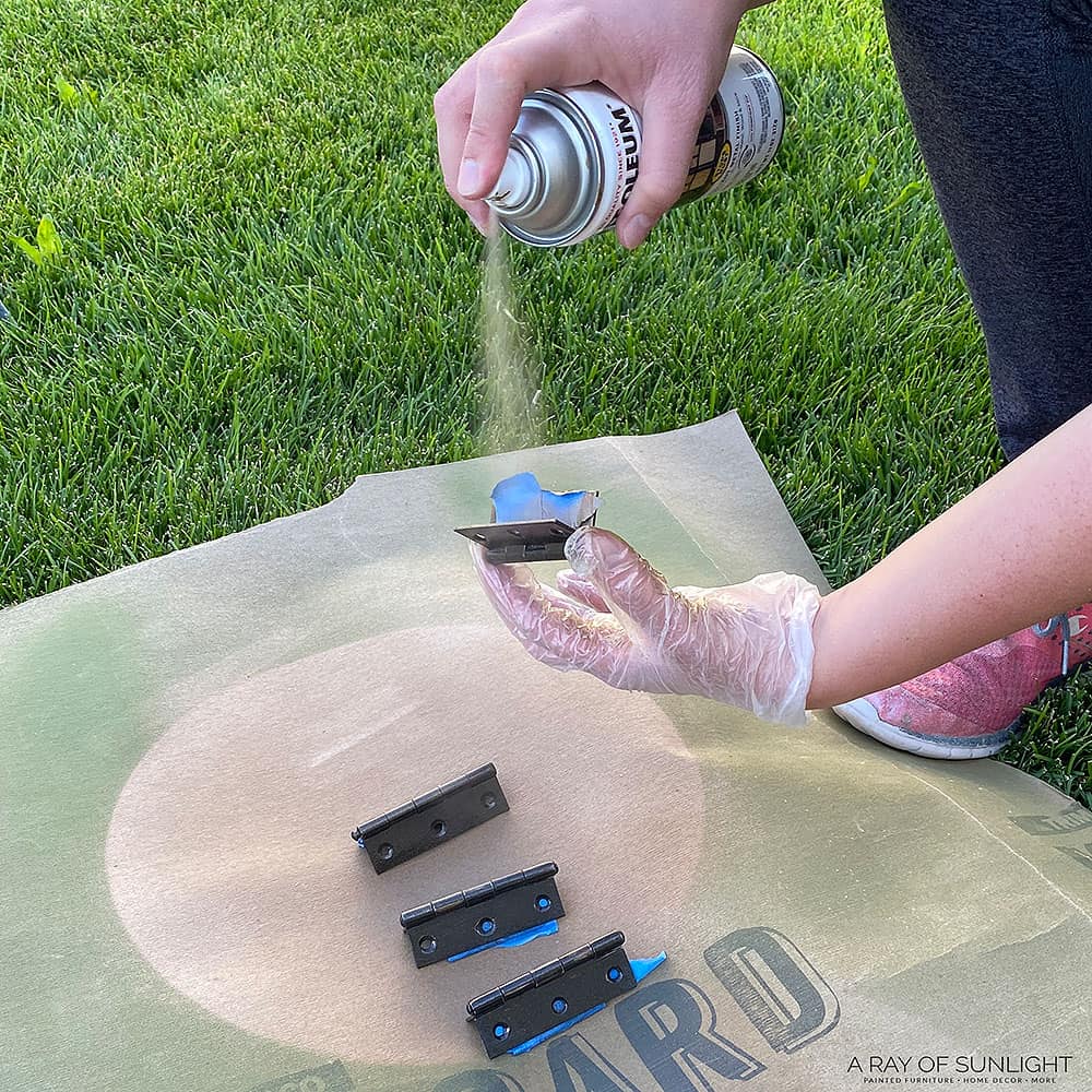 How to Paint Drawer Pulls