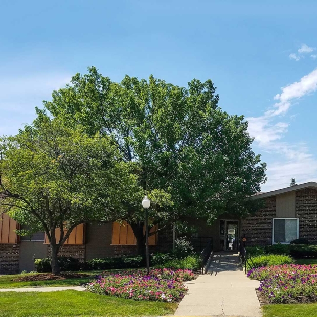 Arbors of Glen Ellyn Luxury 12 Bed Apartments for Rent in Glen Ellyn