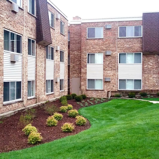 Arbors of Glen Ellyn Luxury 12 Bed Apartments for Rent in Glen Ellyn