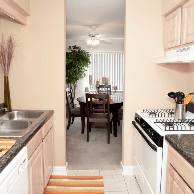 Arbors of Glen Ellyn Luxury 12 Bed Apartments for Rent in Glen Ellyn