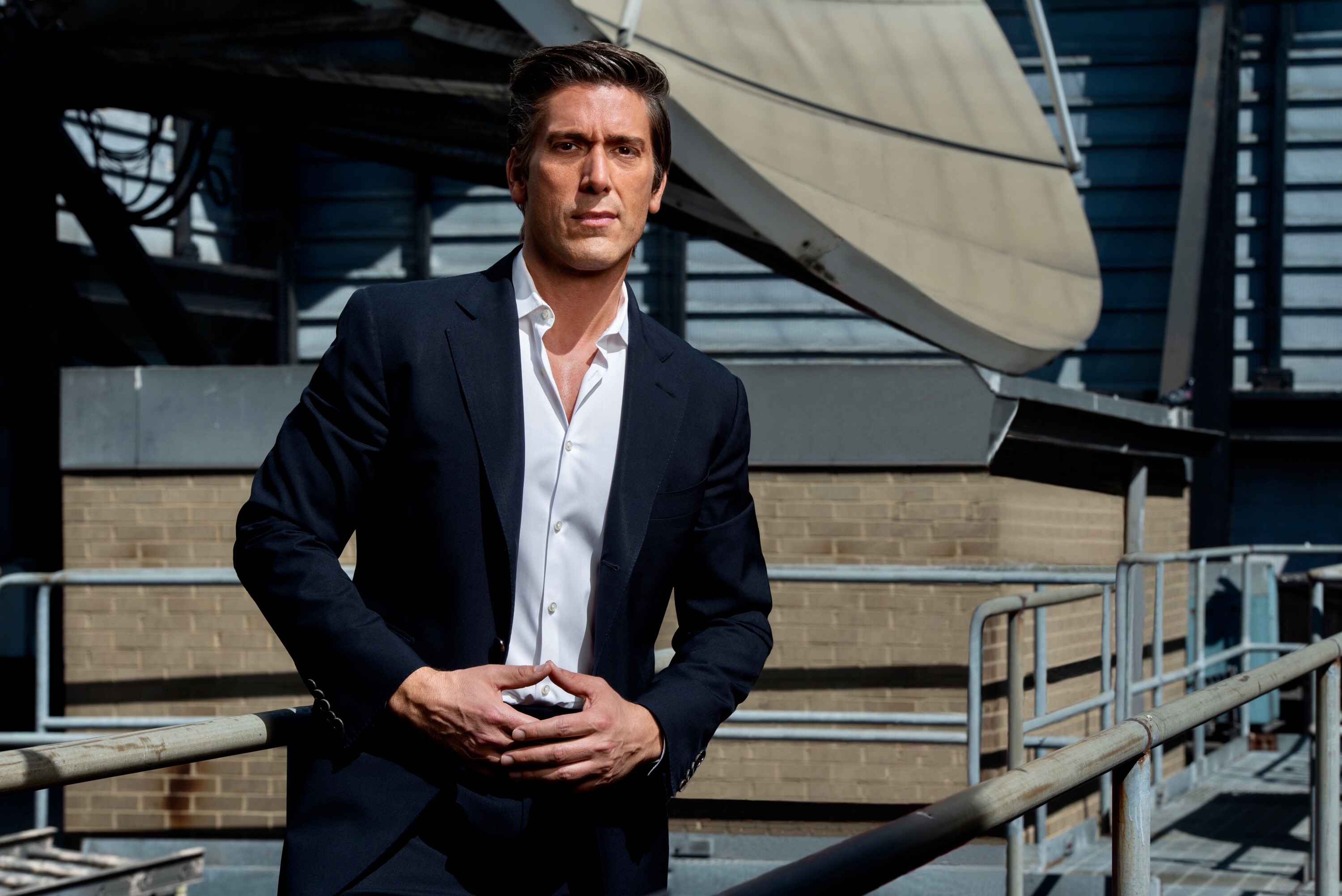 David Muir Gay, Salary, Married, Wife, Chest, Girlfriend, Family, Net(022)