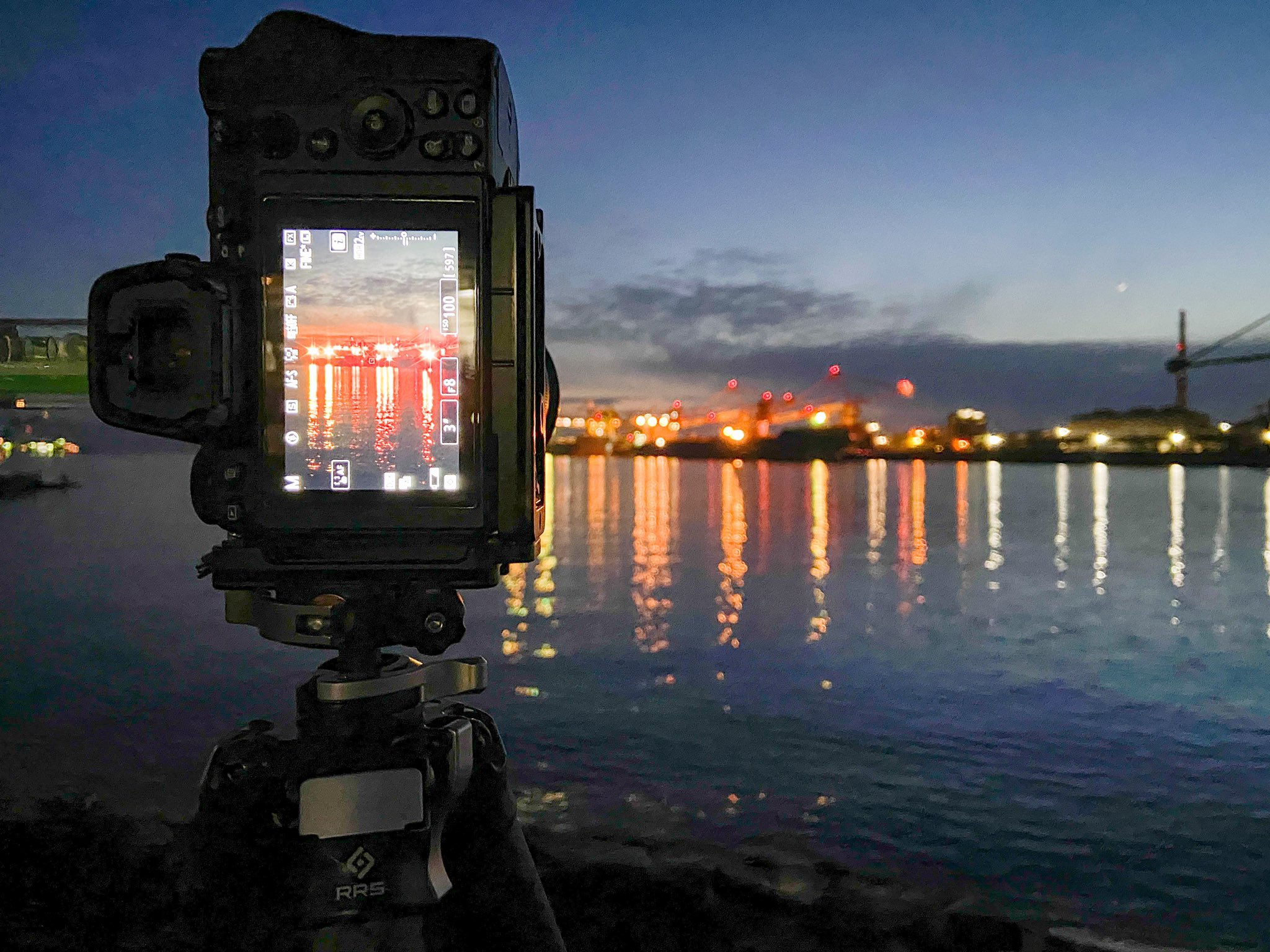 加古川海洋文化センターから見る工場夜景 カメラと三脚とアルカスイスと ときどきMac