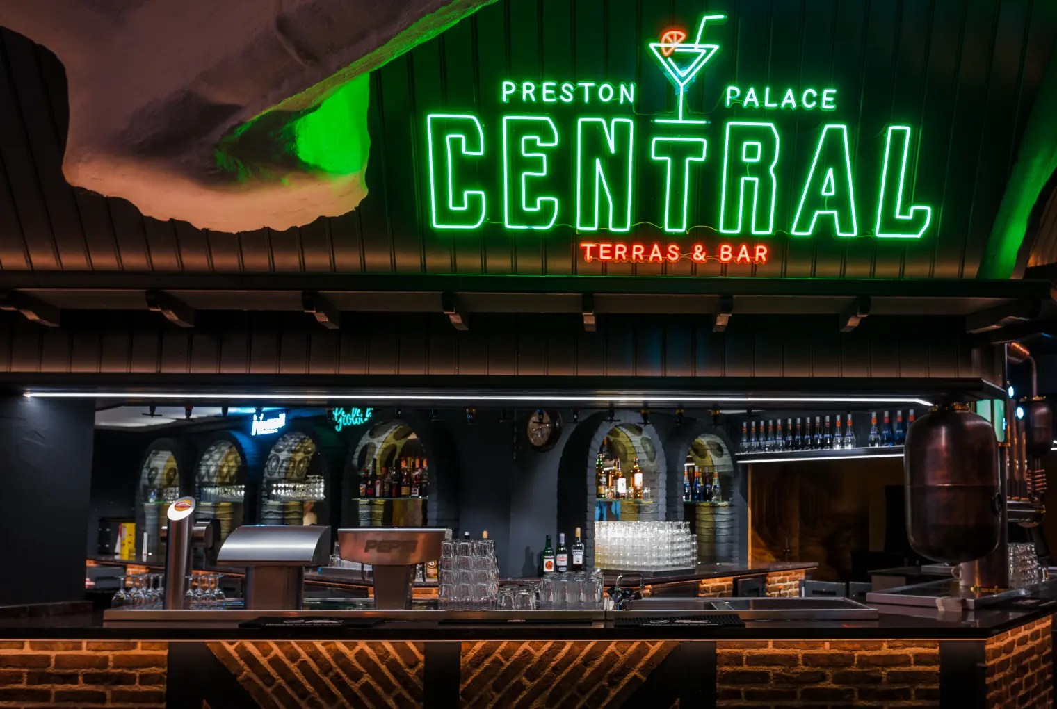 Preston Palace Central Dé ontmoetingsplek met centrale bar