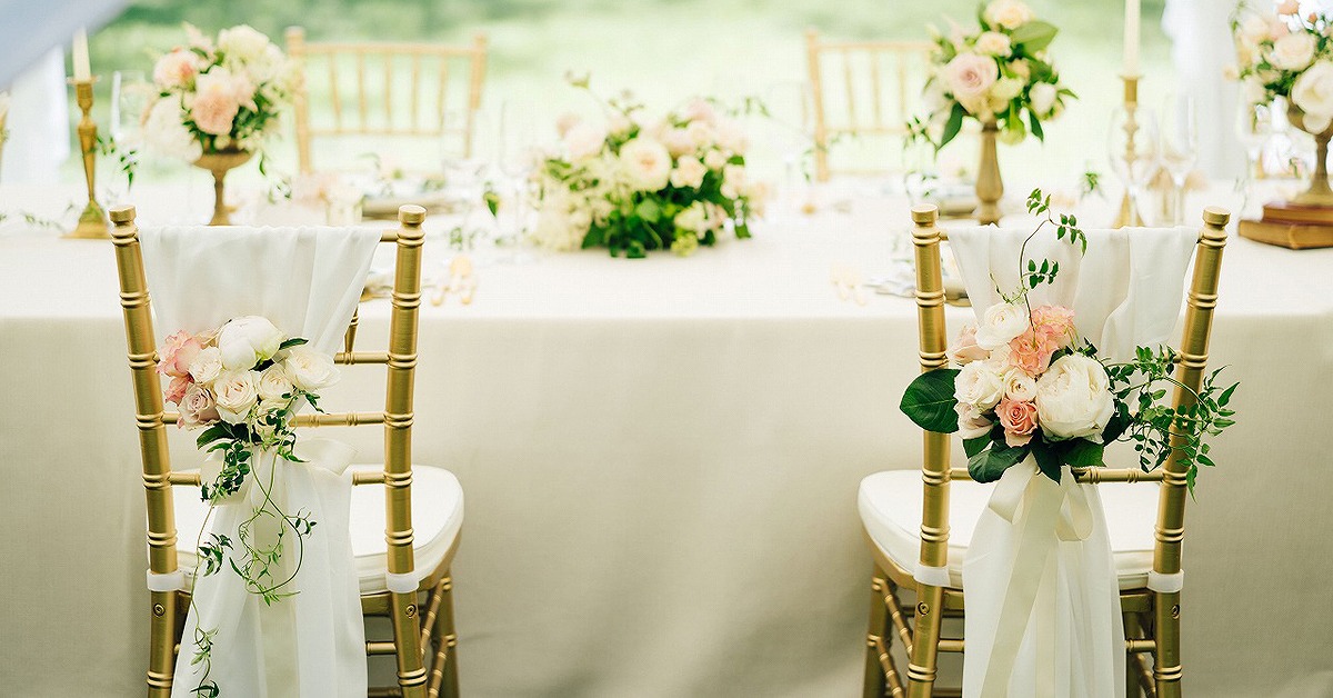 ウェディング会場装飾に！チェアサイン＆チェアデコレーション特集 ARCH DAYS