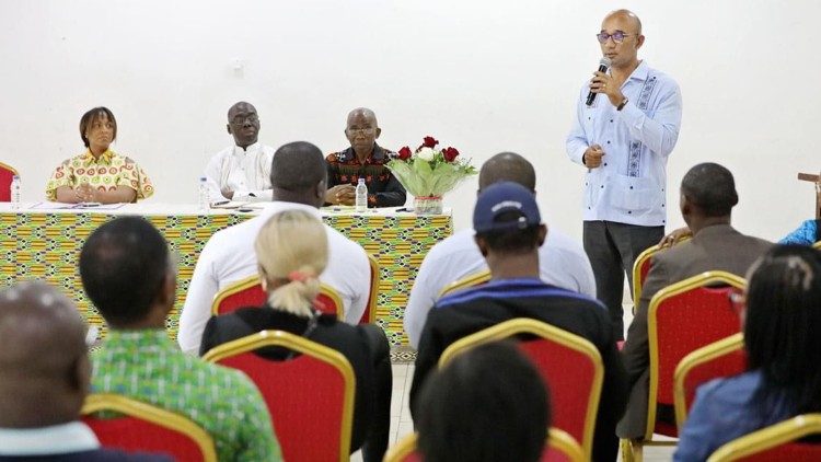 Côte d’Ivoire: former la conscience des jeunes engagés en politique