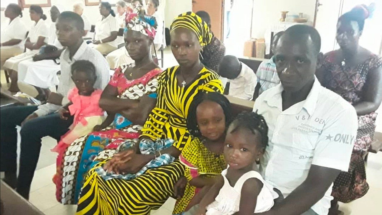 François: les catéchistes sont partout des témoins courageux