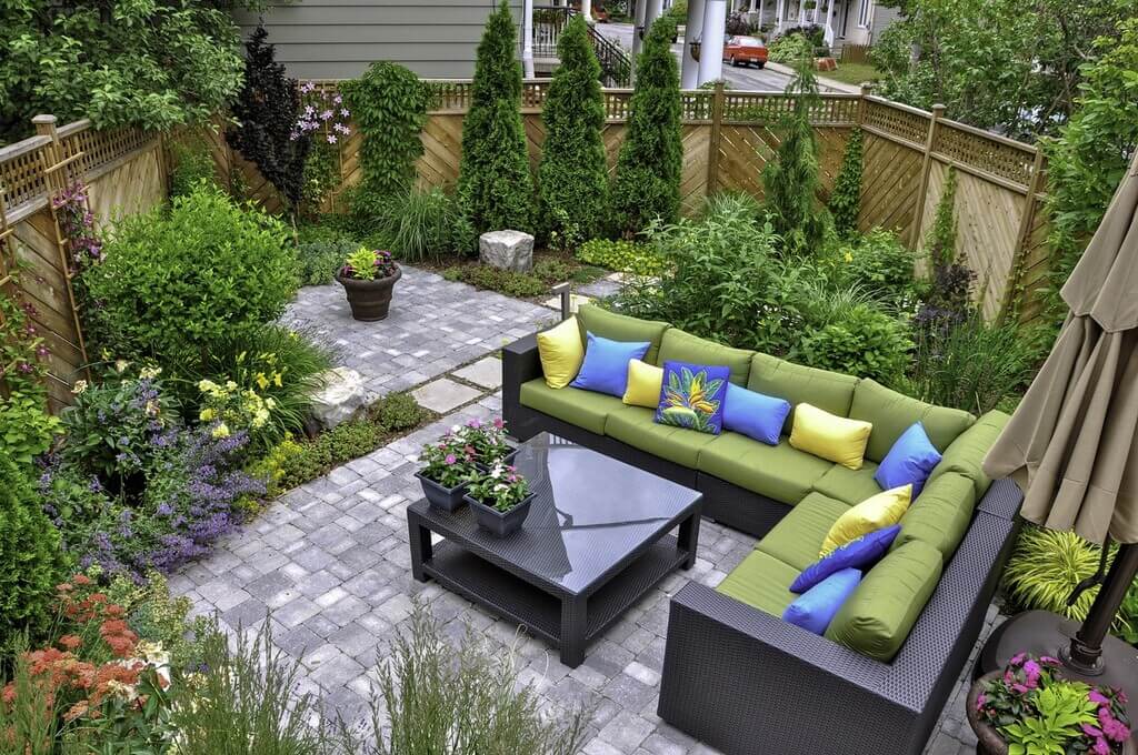 Effective Ways to Style Your Backyard with Outdoor Furniture
