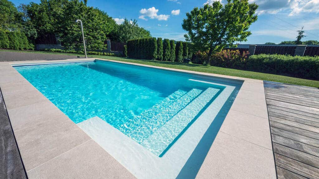 12 Reasons Why You Should Buy a Fibreglass Pool!