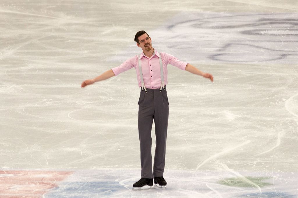 Olympic Figure Skater Performs To Swing Cover Of Wonderwall