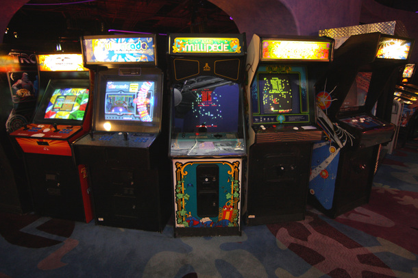6 lugares de maquinas recreativas arcade en Madrid ROOSTERGNN