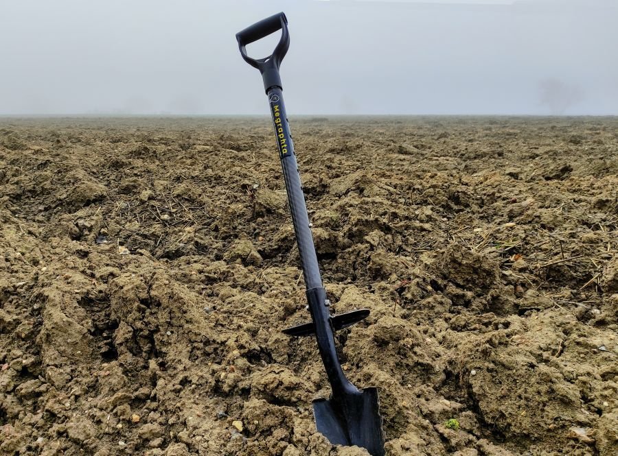 THE MEGRAPHTA SPADE REVIEW The Archaeology and Metal Detecting Magazine