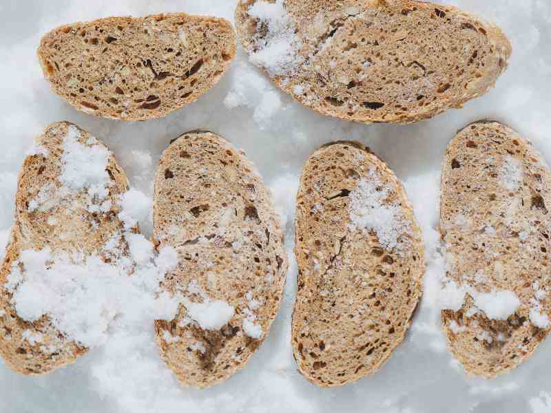 Kann man aufgetautes Brot wieder einfrieren und was soll man beachten