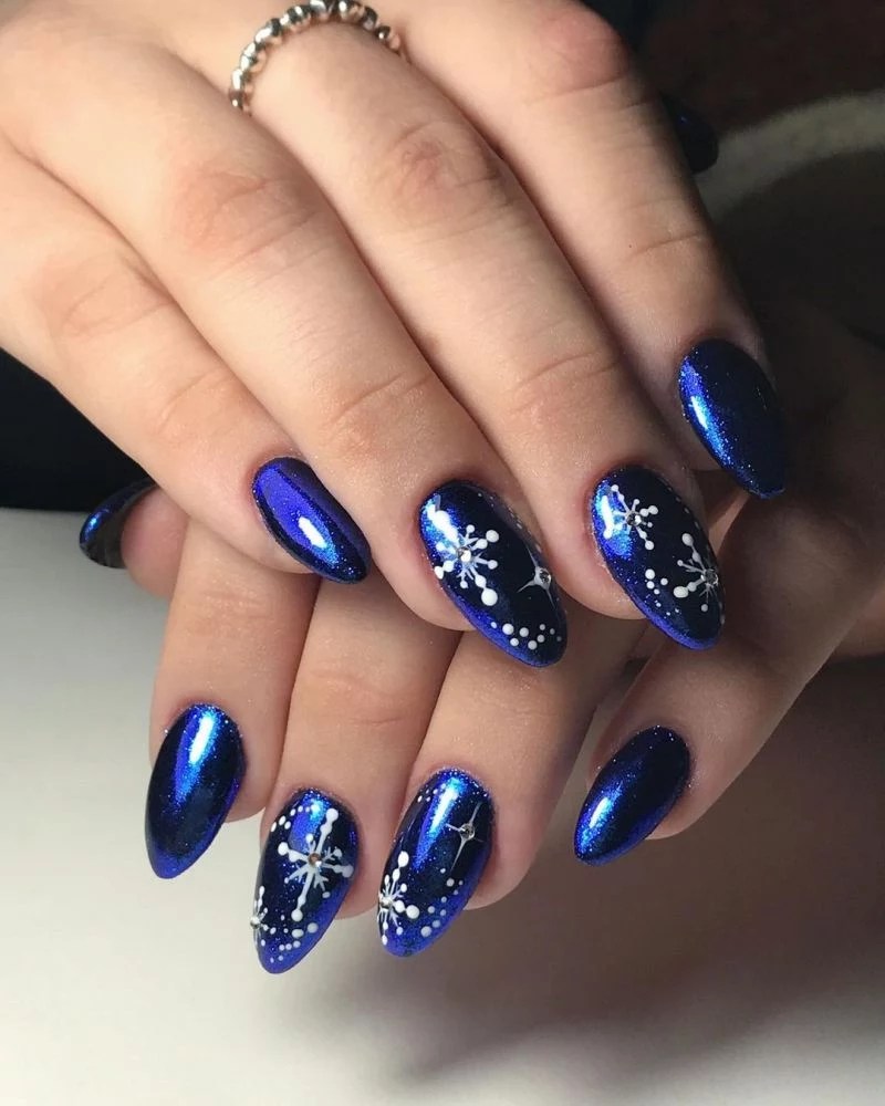 Icy blue Christmas nail designs you have to try