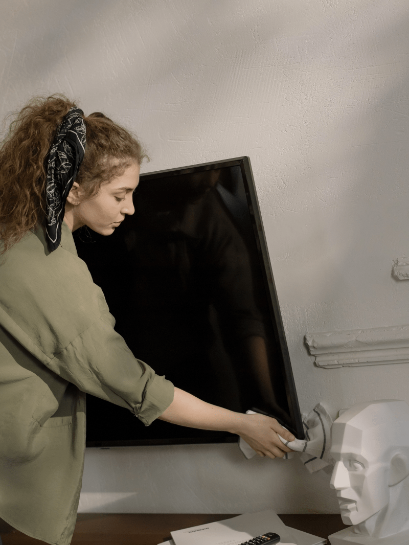 4 Common Things You Should NOT Clean with Paper Towels