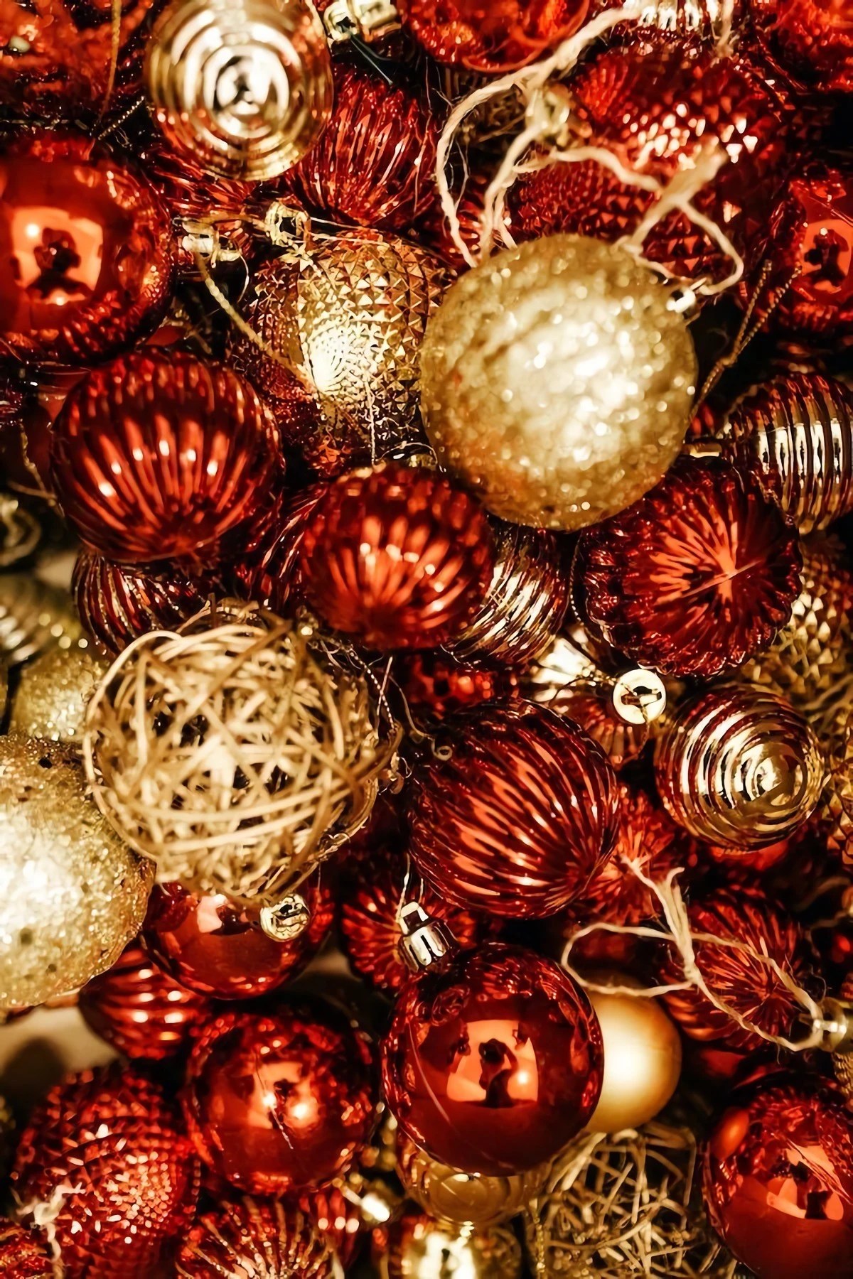 How To Clean Christmas Ornaments Everything You Need To Know