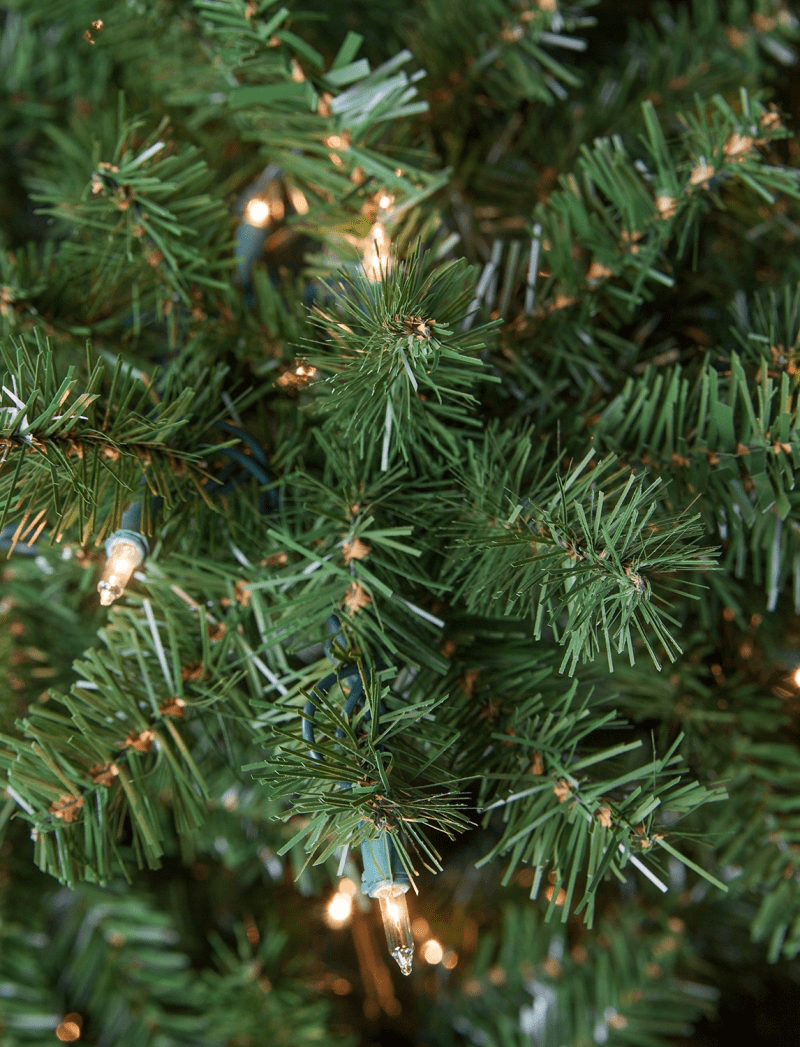 How to Decorate Your Christmas Tree According to Feng Shui