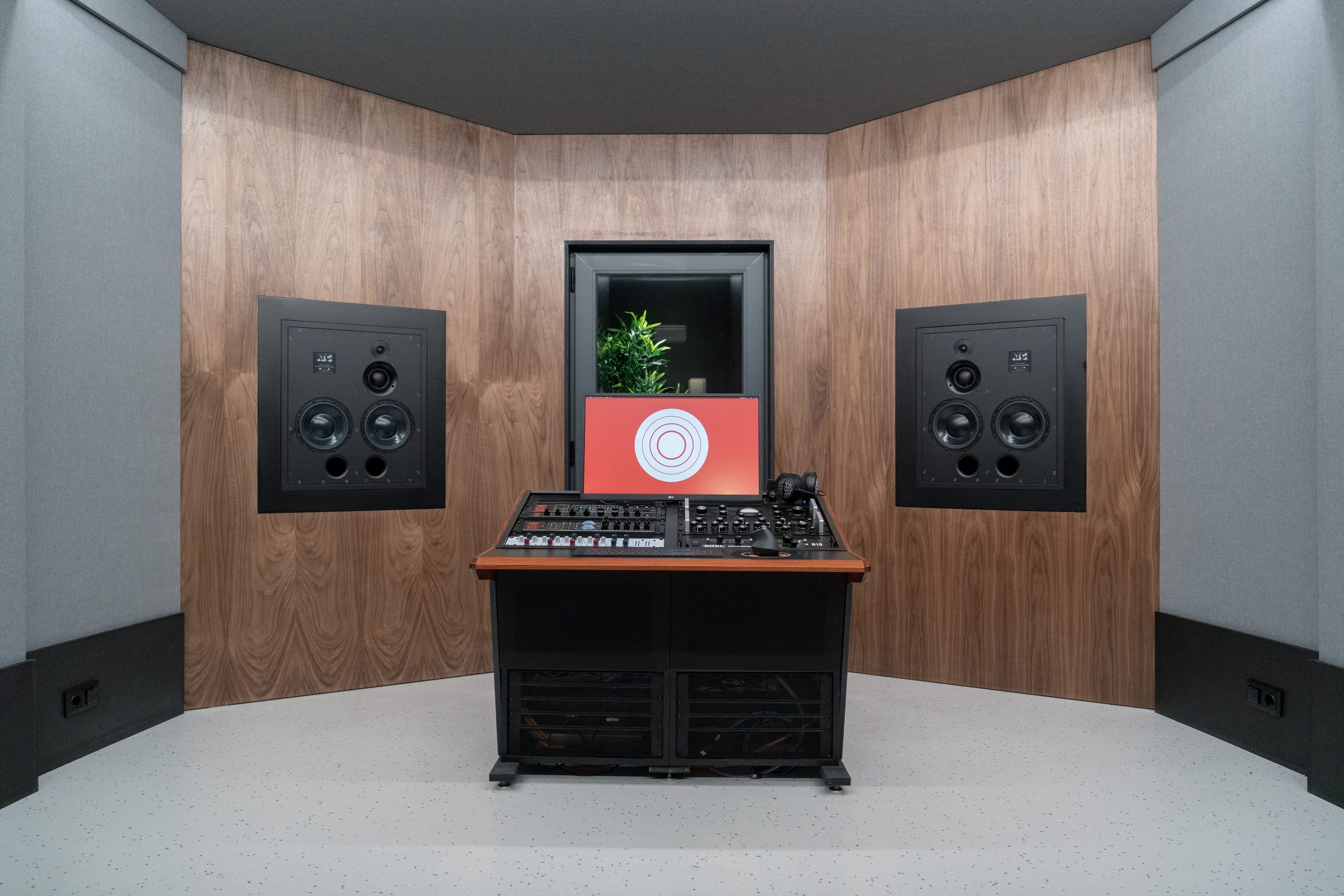 Arda Recorders New Studios in Porto, Portugal Page 6