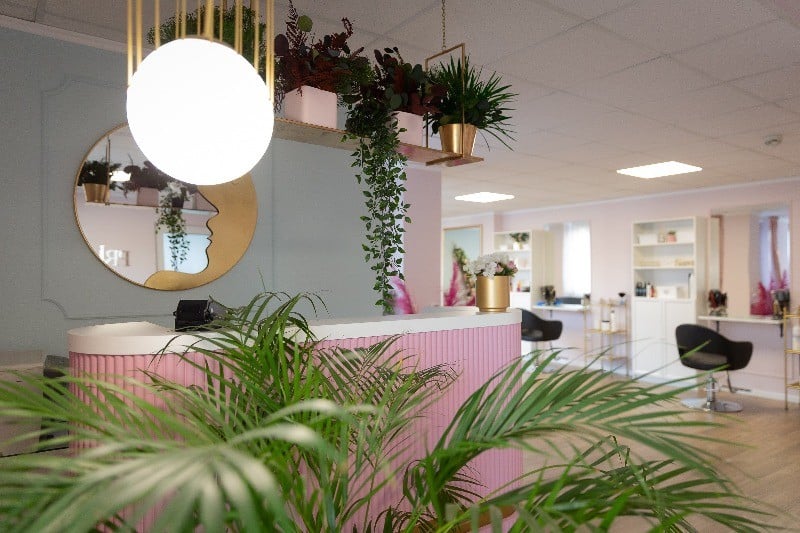 VIDEO “PrimAGlam Studio”, prima alegere pentru frumusețe. Cum arată cel mai nou salon de beauty