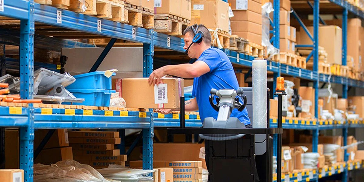 Warehouse Picking Packing Amazon Picking in Warehouse