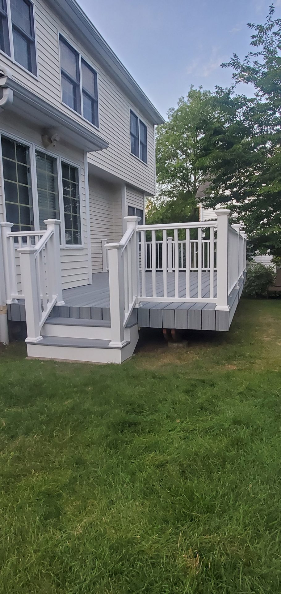 Custom Deck Design and Construction Area Renovation Deck Contractor