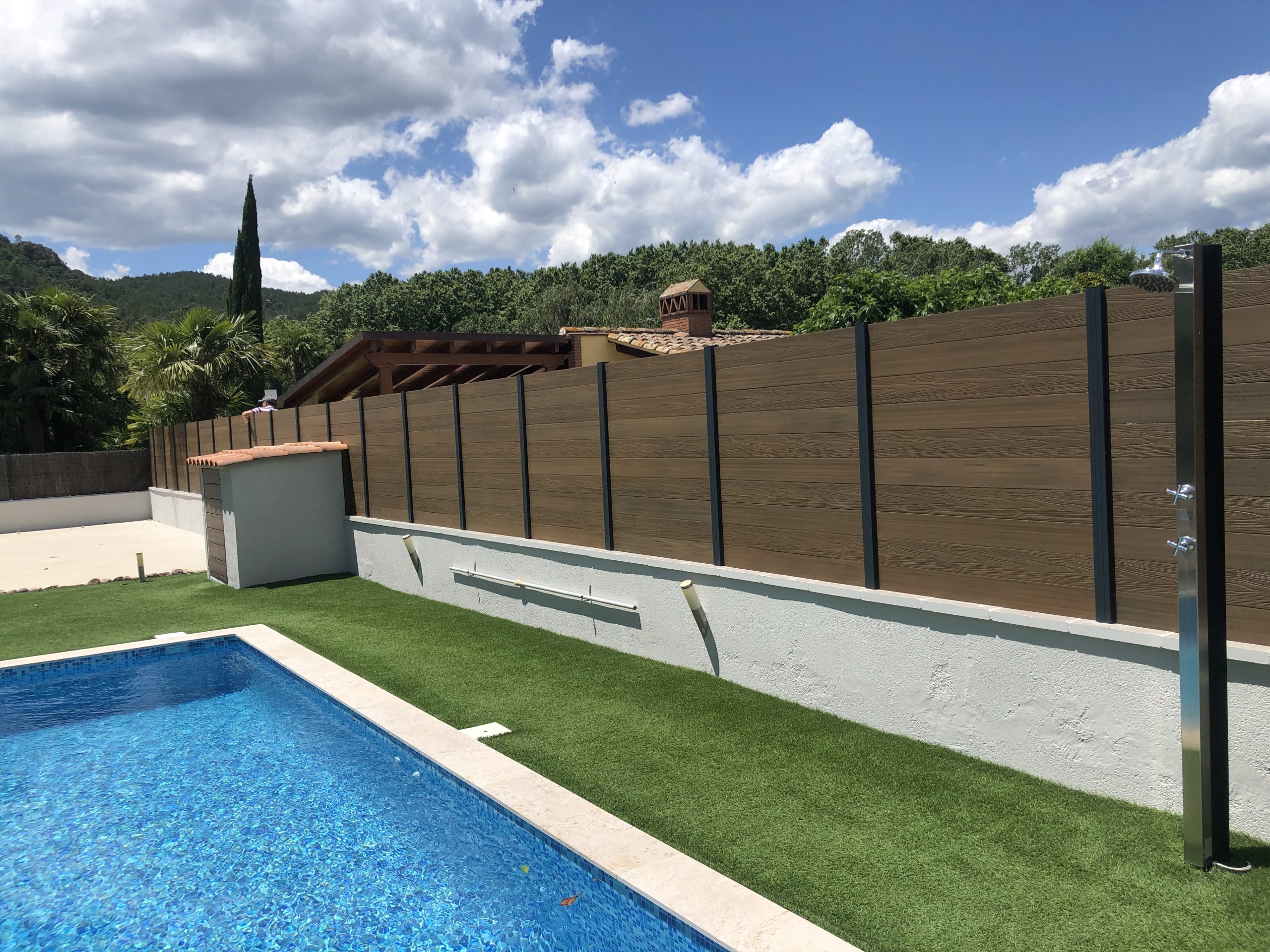 ⭐️ Vallas Madera sintetica efecto madera a medida en Area Verda