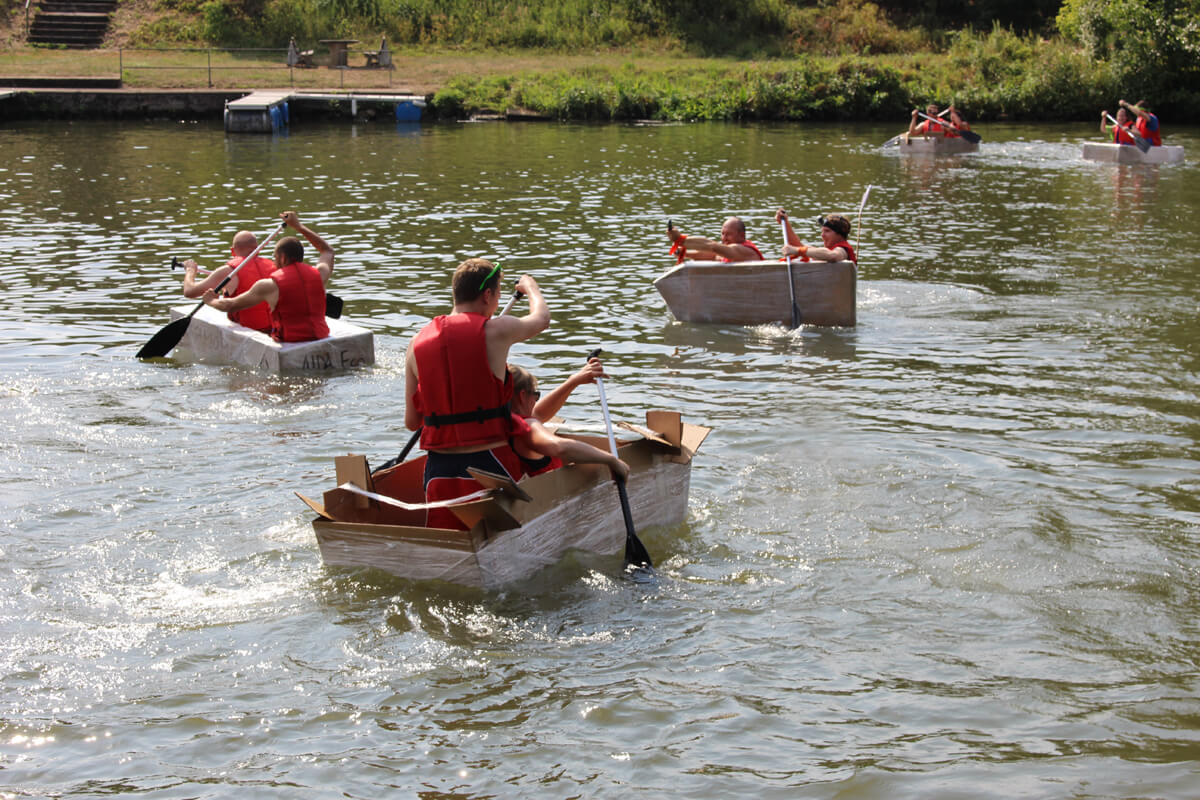 teambuilding ideen und Betriebsausflug Die Pappboot Regatta! AREffekt