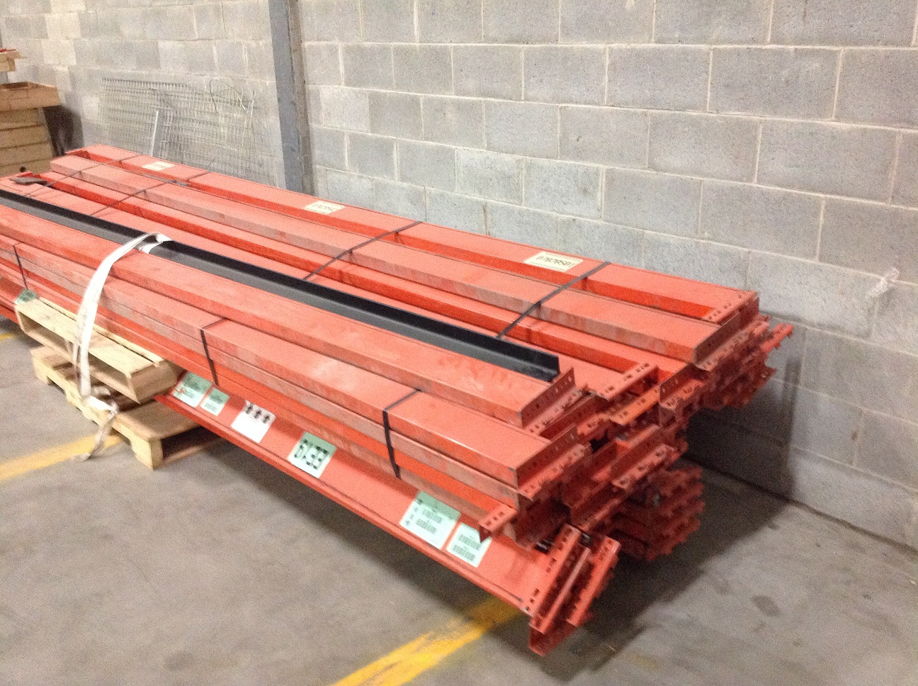 Used racking beam 152.5'' X 5'' RR AREIC Inc.