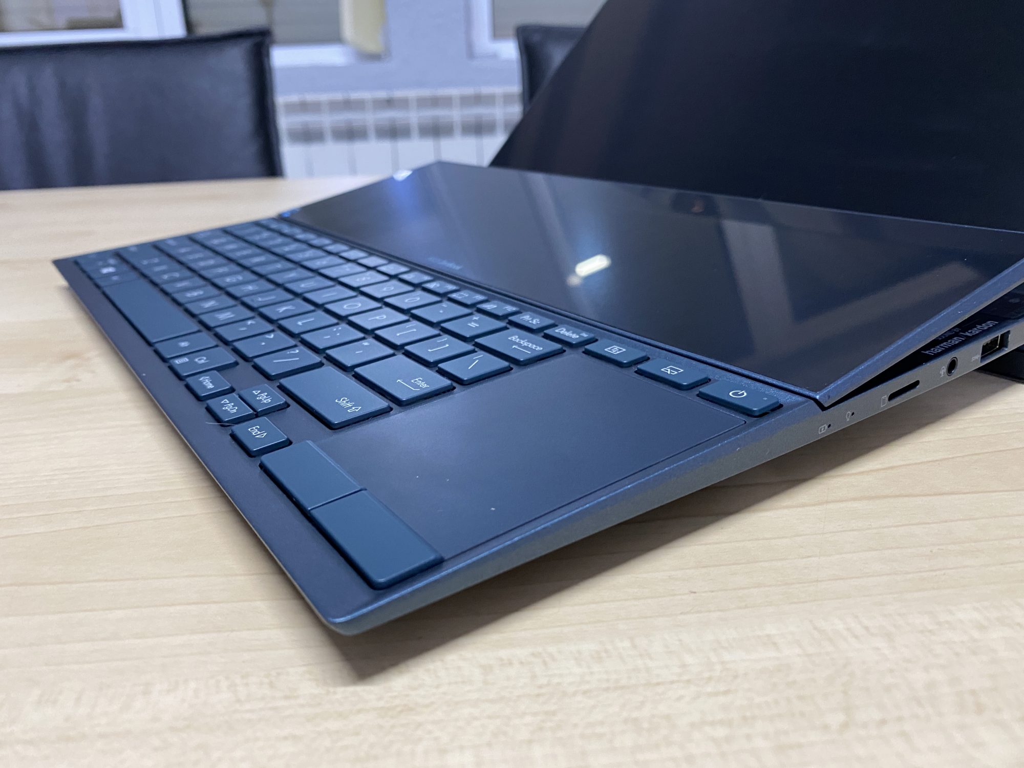 UX482 (9)