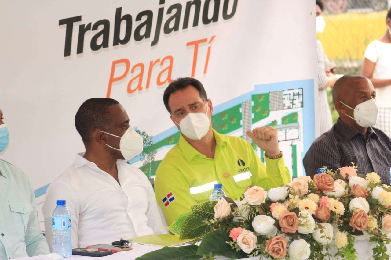 Argos Dominicana firma acuerdo para la construcción de parque central