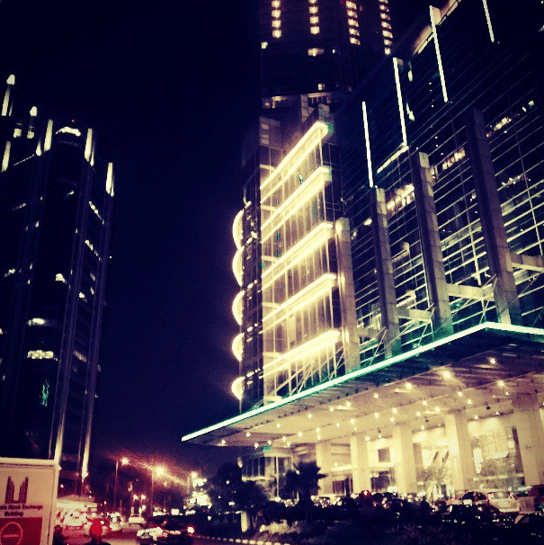Jakarta di malam hari. di akhir minggu. arioadimas