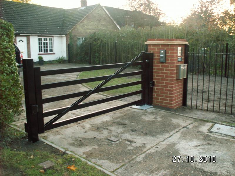 5 Bar Metal Driveway Gates from Ark Wrought Ironwork in Slough Berkshire