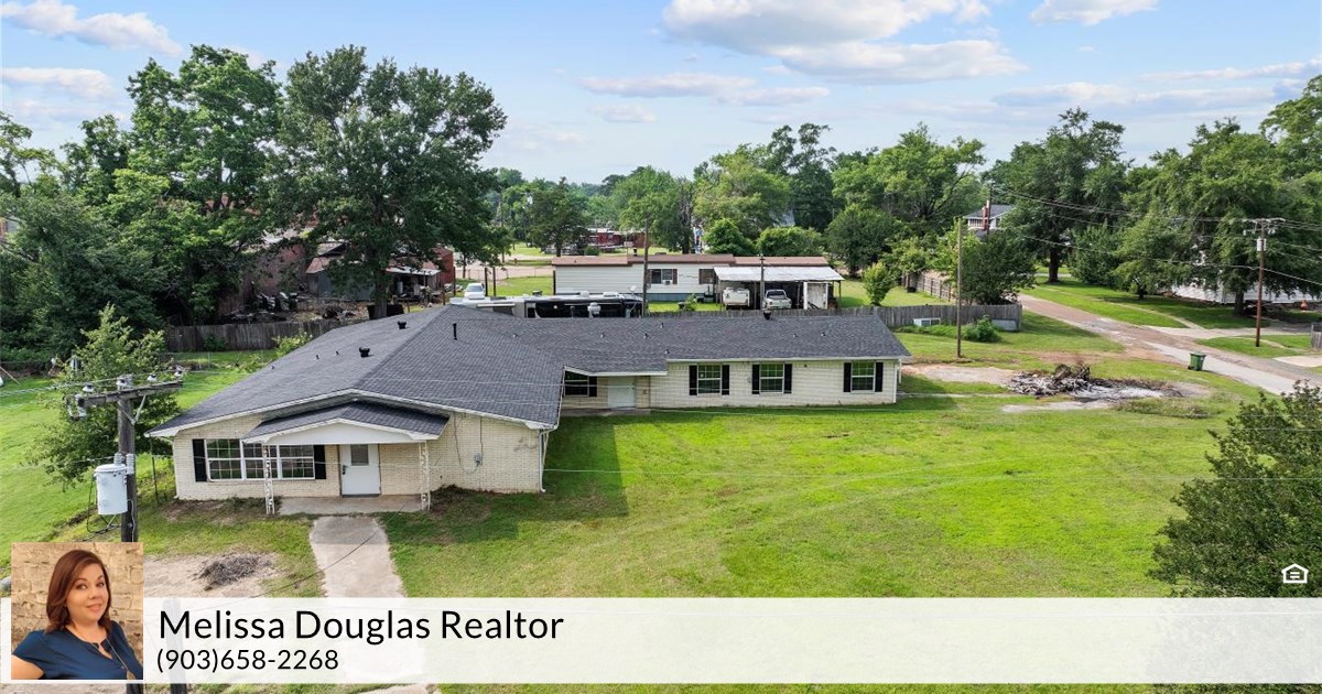 569 Bear Dr, Timpson, TX 75974