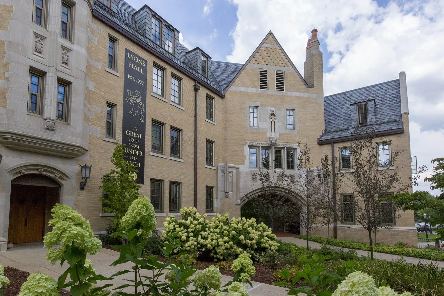 LYONS HALL, UNIVERSITY OF NOTRE DAME RENOVATION Arkos Design