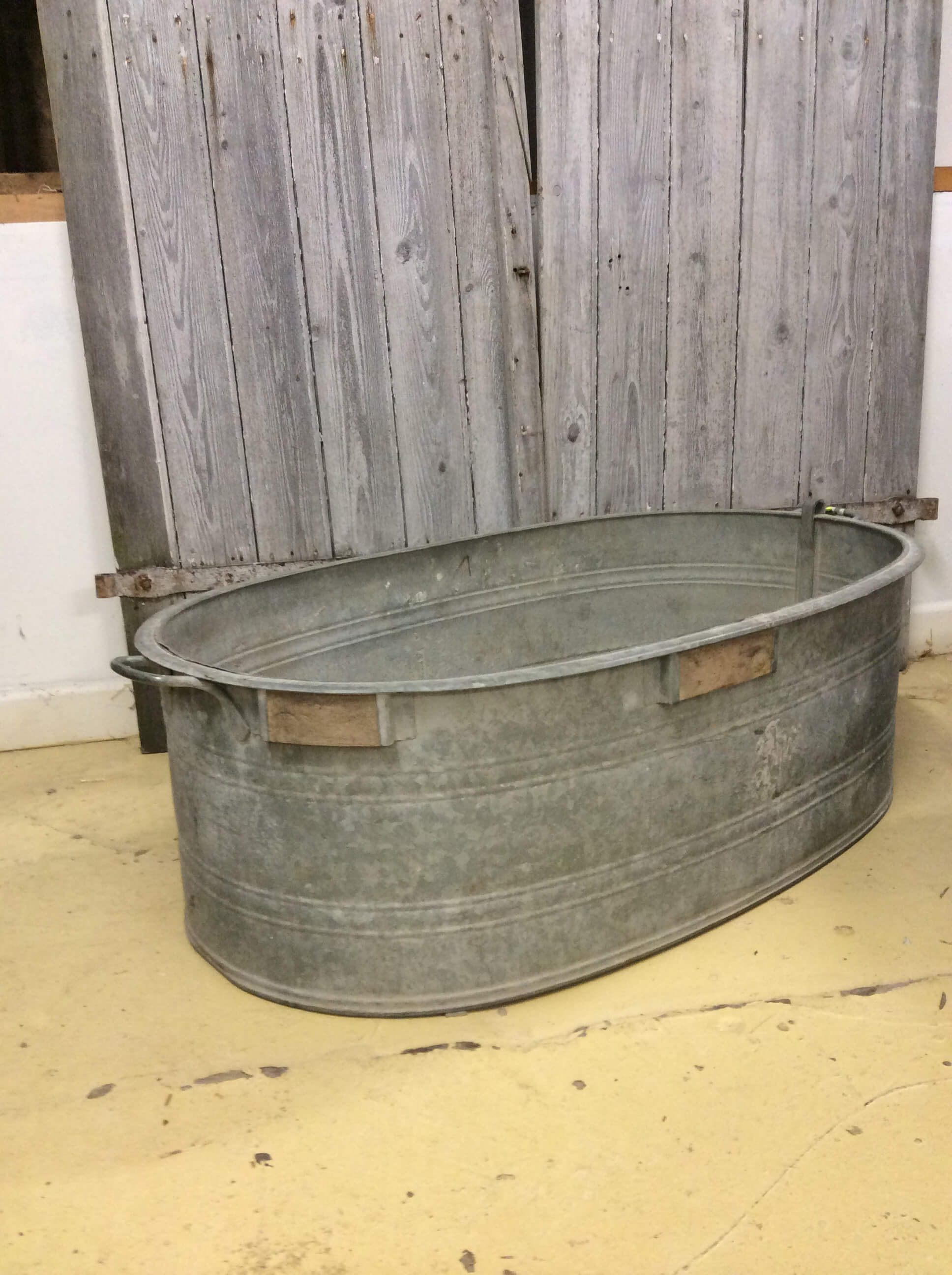 Vintage metal bath — Ark Vintage Vintage, Retro, Urban, Reclaimed