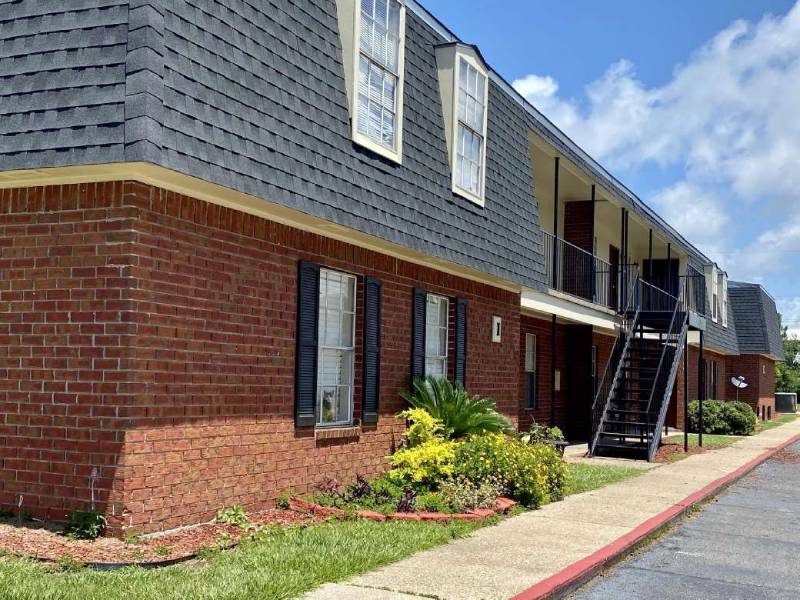 Arlington Square Apartments