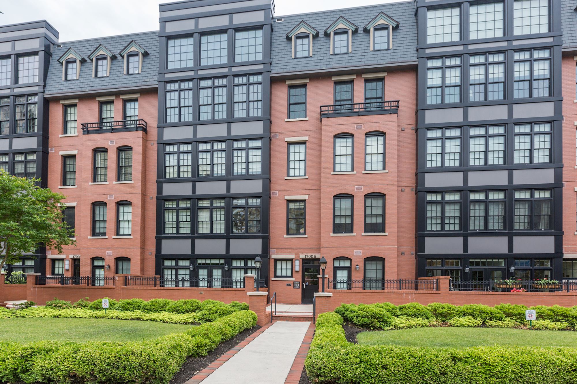 Gaslight Square Arlington VA Condos Every building. Every listing.