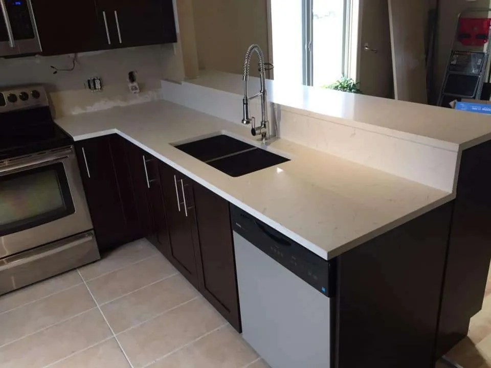 Comptoir de cuisine en Quartz Montréal Armoires en gros