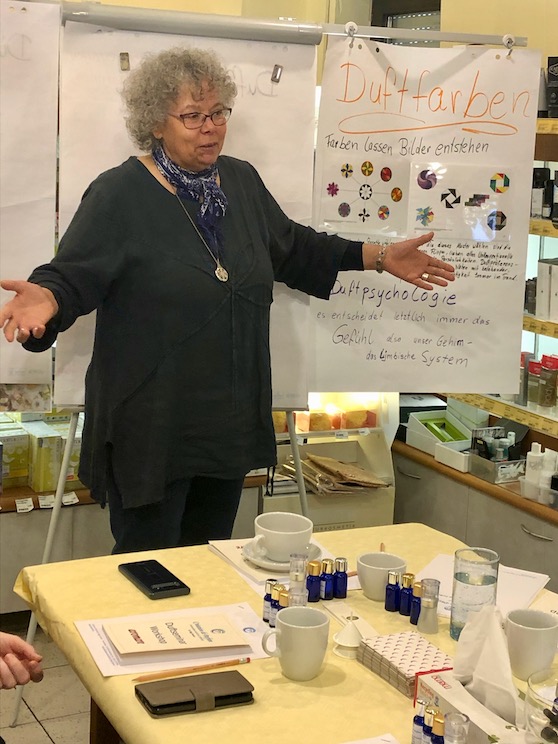 Ich kreiere mein eigenes Naturparfum AromaForumInternational e.V.