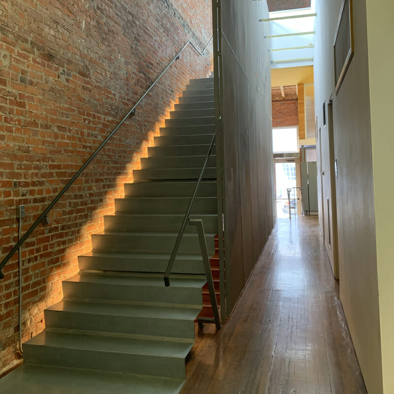 TOP RIGHT Aron Real Estate