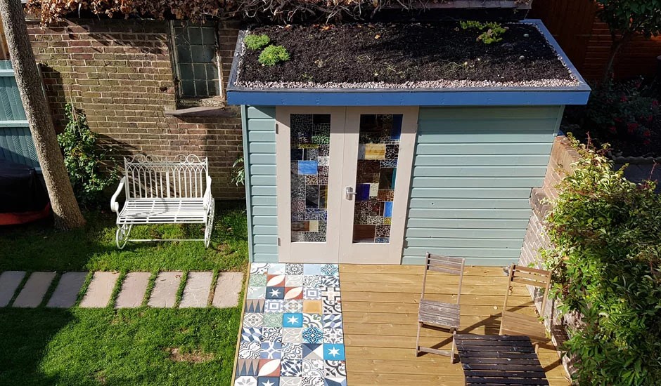 Sweet and colourful garden storage room in Hove Custom