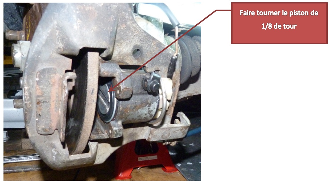 Changement des plaquettes de frein arrière sur Peugeot 504 cc Amicale