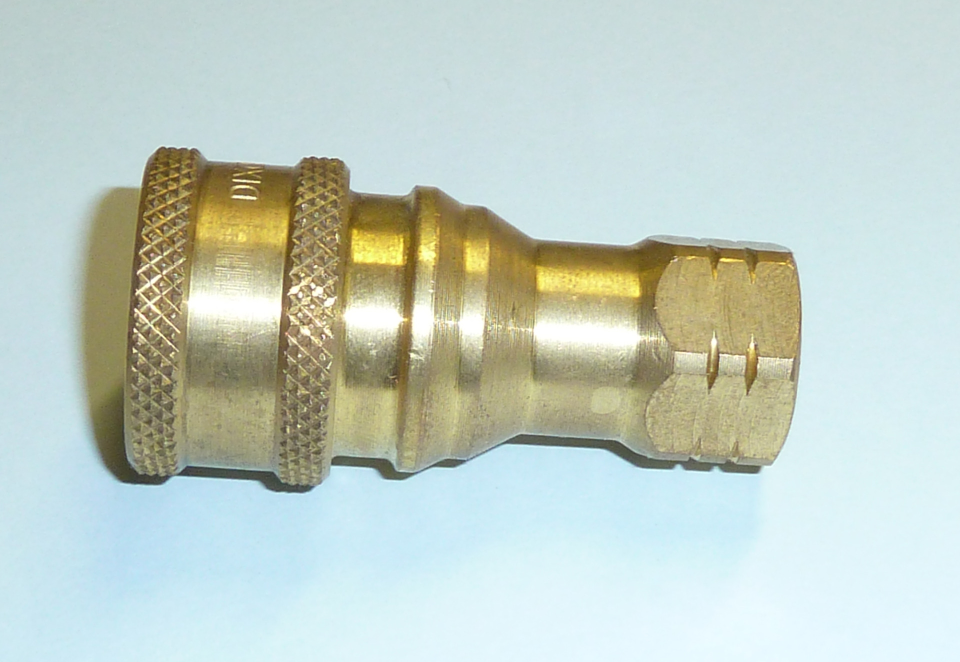 Airline couplers and plugs