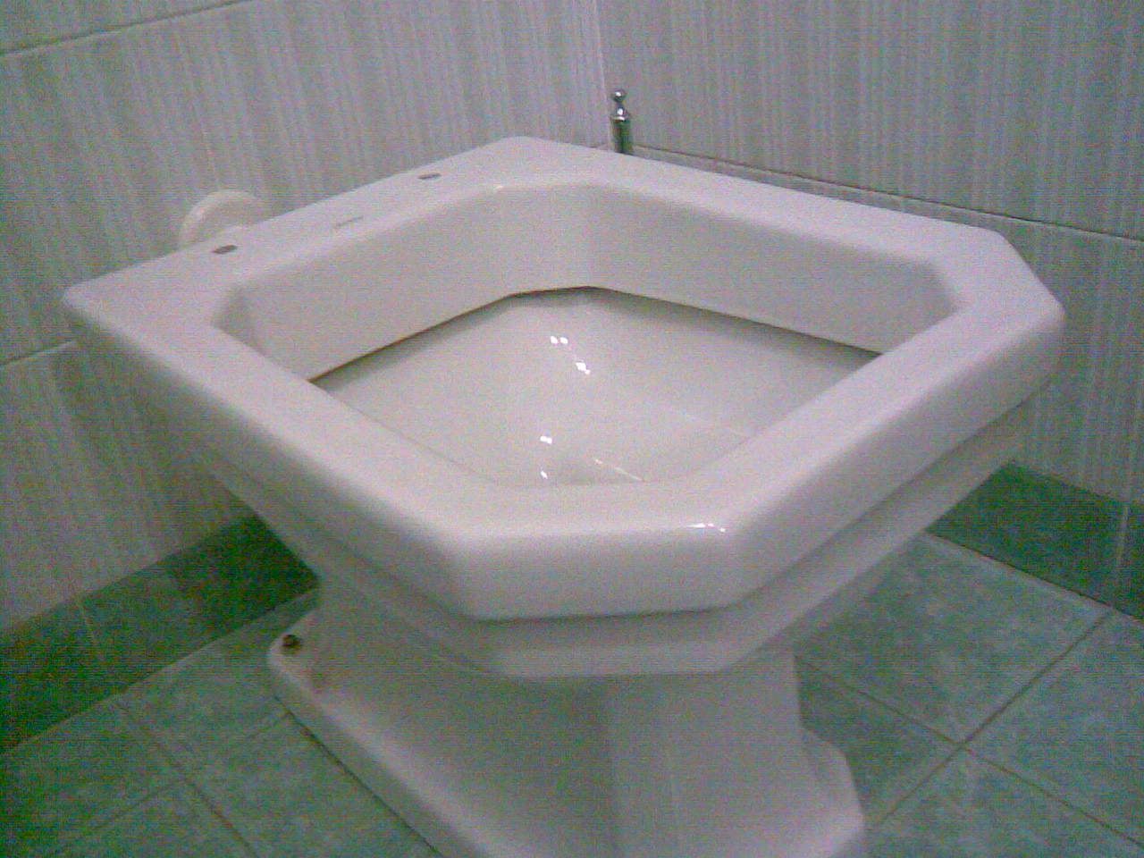 Octagonal / hexagonal shaped 🚽 toilet seats ARREDOBAGNOSTORY