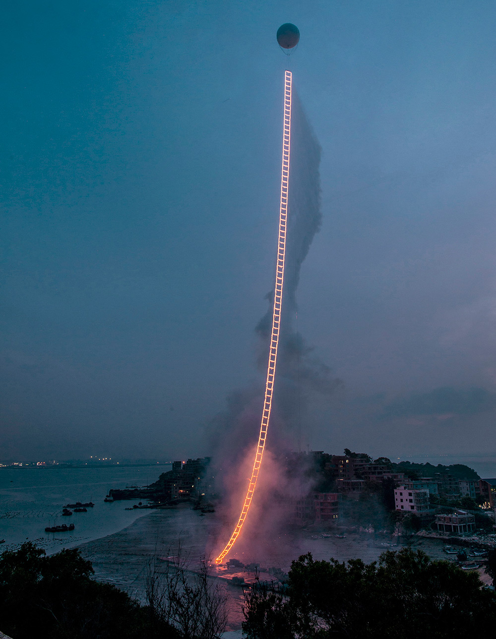 Cai GuoQiang “Sky Ladder” (China) « Arrested Motion