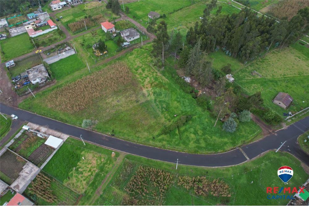 TERRENO EN VENTA EN PINTAG, QUITO, ECUADOR Arrienda y Vende